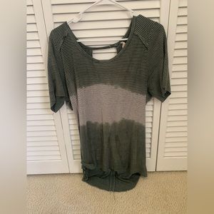 Women’s t-shirt gilded intent brand, size m, great condition